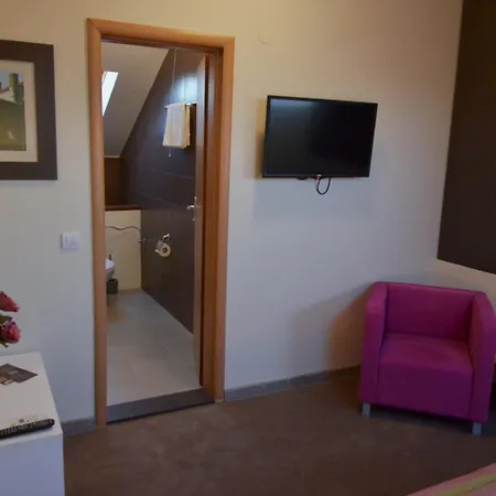 Отель Garni Ema Крагуевац