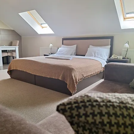 Garni Ema فندق كراغوييفاك